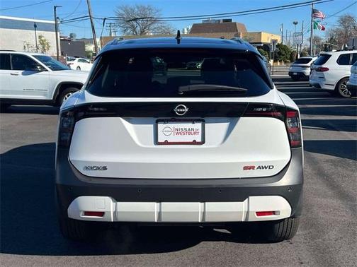 2025 Nissan Kicks SR