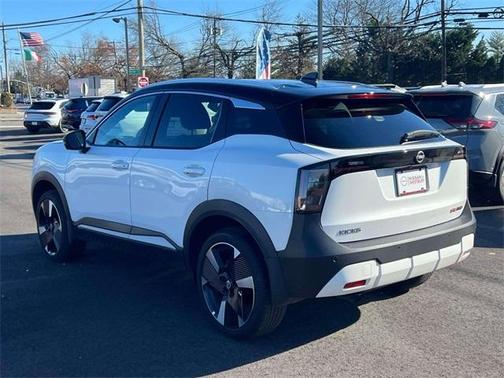 2025 Nissan Kicks SR