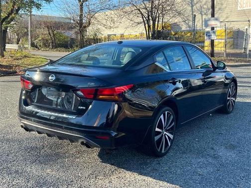 2021 Nissan Altima 2.5 SR