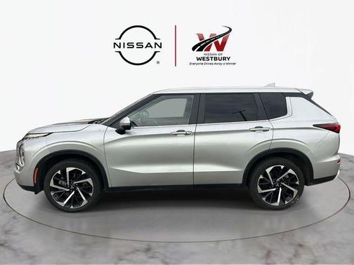Silver 2024 Mitsubishi Outlander SE