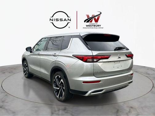 Silver 2024 Mitsubishi Outlander SE