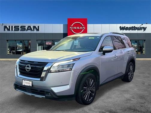 2023 Nissan Pathfinder SL