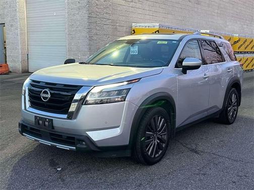 2023 Nissan Pathfinder SL