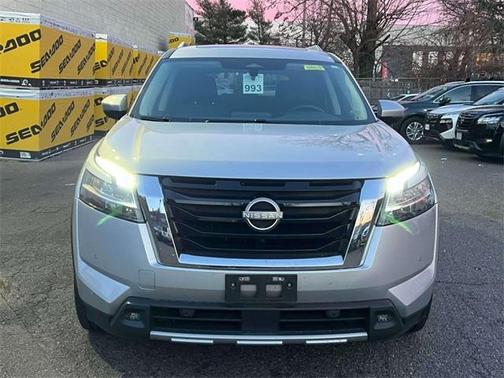 2023 Nissan Pathfinder SL