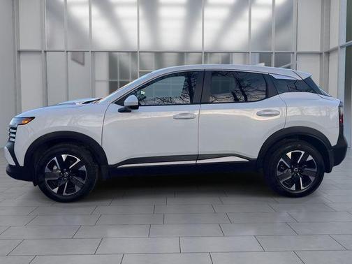 Aspen White Tri 2025 Nissan Kicks SV