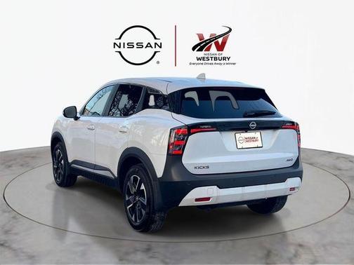 Aspen White Tri 2025 Nissan Kicks SV