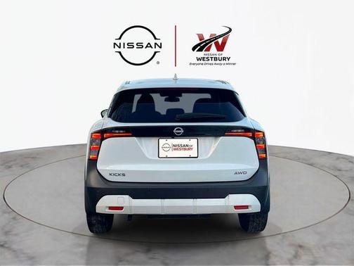 Aspen White Tri 2025 Nissan Kicks SV
