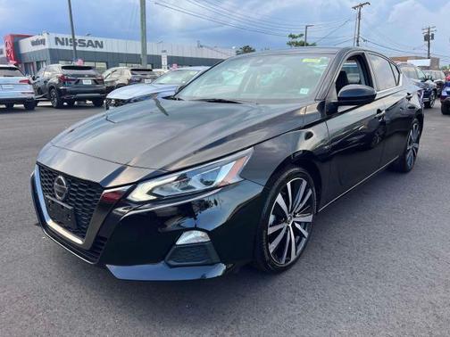 2022 Nissan Altima SR FWD