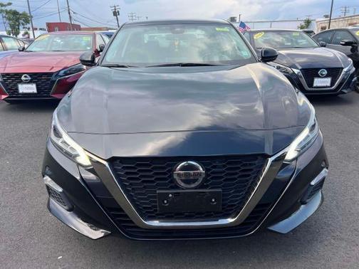 2022 Nissan Altima SR FWD
