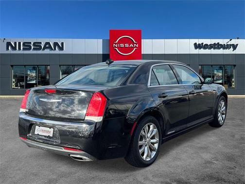 2018 Chrysler 300 Touring