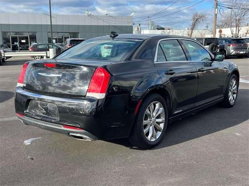 2018 Chrysler 300 Touring