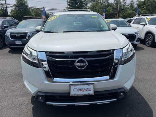 2022 Nissan Pathfinder SL 4WD