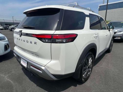 2022 Nissan Pathfinder SL 4WD