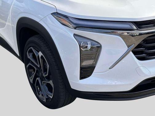Summit White 2025 Chevrolet Trax 2RS