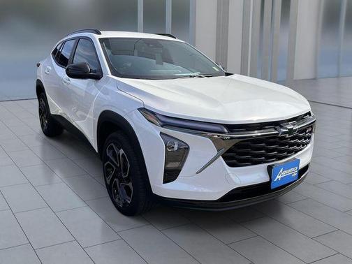 Summit White 2025 Chevrolet Trax 2RS