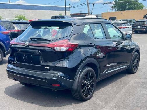 2022 Nissan Kicks SR
