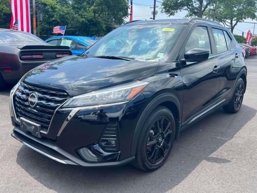 2022 Nissan Kicks SR