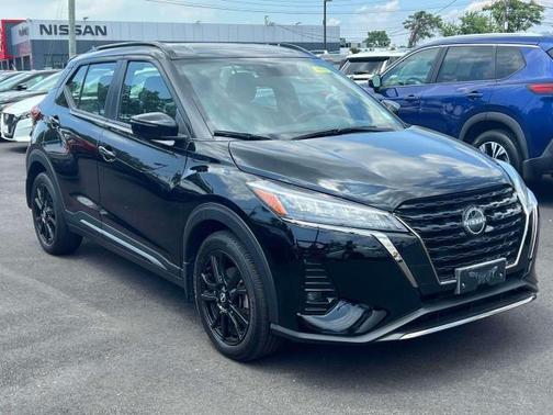 2022 Nissan Kicks SR