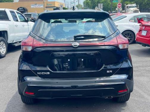 2022 Nissan Kicks SR