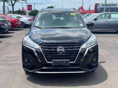 2022 Nissan Kicks SR