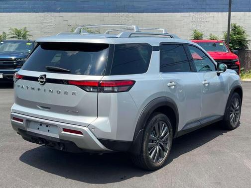 2022 Nissan Pathfinder SL 4WD