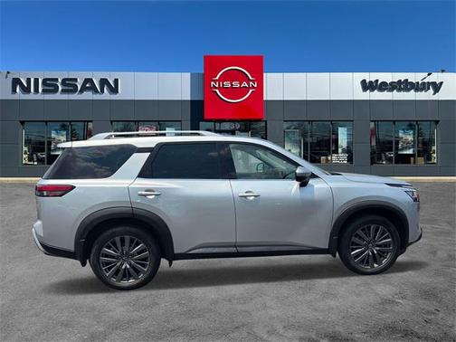 2022 Nissan Pathfinder SL 4WD