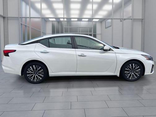 White 2023 Nissan Altima 2.5 SV
