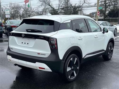 2025 Nissan Kicks SR
