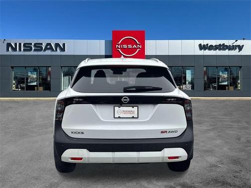 2025 Nissan Kicks SR