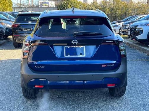 2025 Nissan Kicks SR