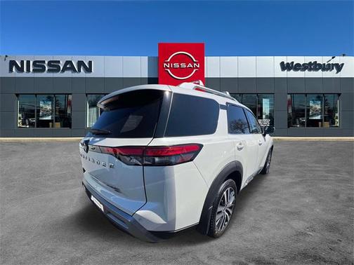 2022 Nissan Pathfinder Platinum 4WD