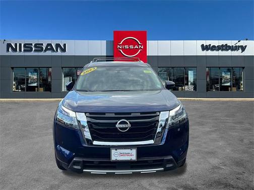 2023 Nissan Pathfinder SL 4WD