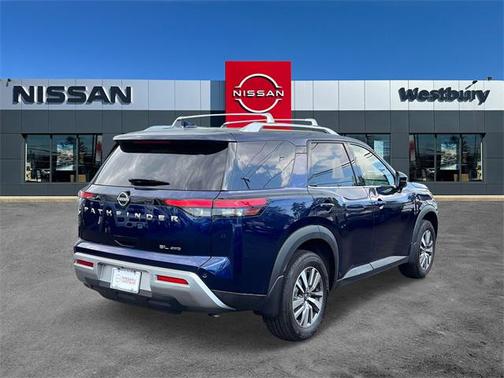 2023 Nissan Pathfinder SL 4WD