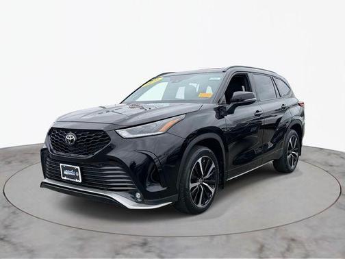 Midnight Black Metallic 2021 Toyota Highlander XSE