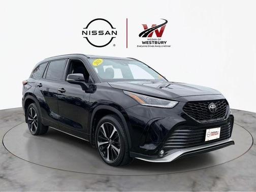 Midnight Black Metallic 2021 Toyota Highlander XSE