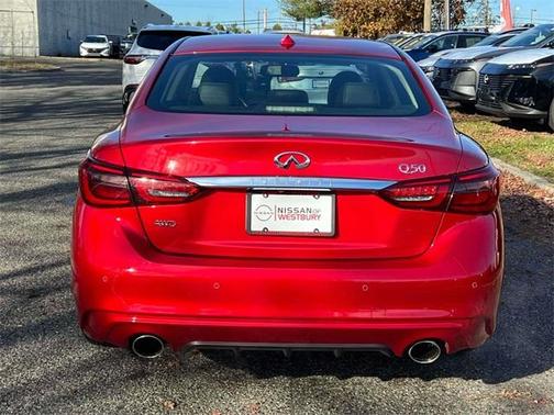 2023 INFINITI Q50 LUXE