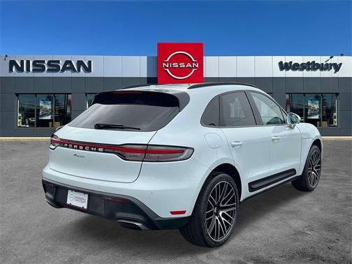 2022 Porsche Macan Base
