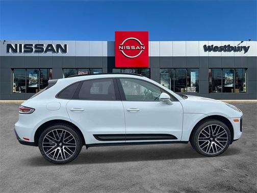 2022 Porsche Macan Base