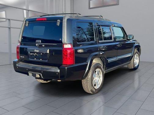 Brilliant Black Crystal Pearlcoat 2010 Jeep Commander Sport