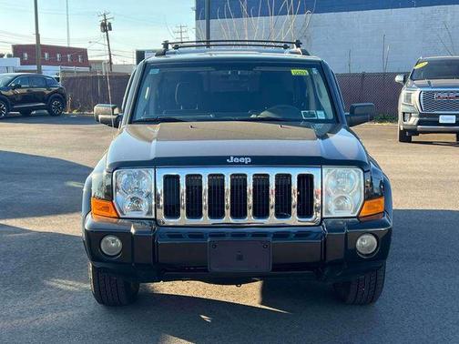 Brilliant Black Crystal Pearlcoat 2010 Jeep Commander Sport