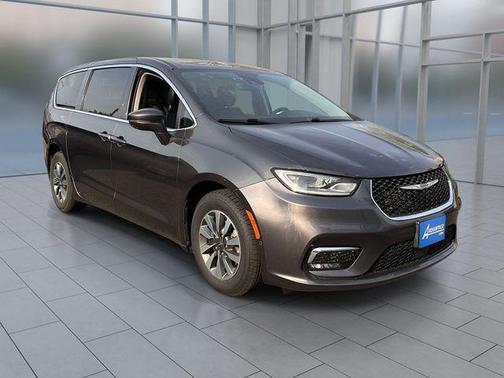 Crystal Metallic 2022 Chrysler Pacifica Hybrid Touring L