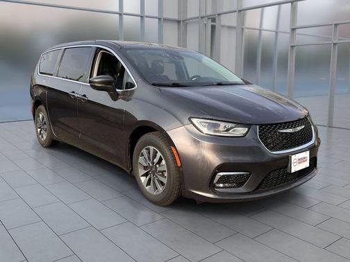 Crystal Metallic 2022 Chrysler Pacifica Hybrid Touring L