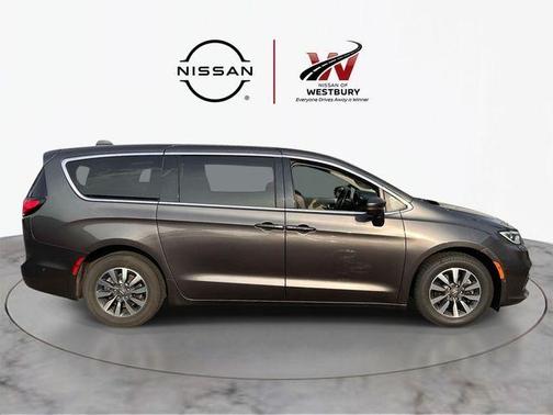 Crystal Metallic 2022 Chrysler Pacifica Hybrid Touring L