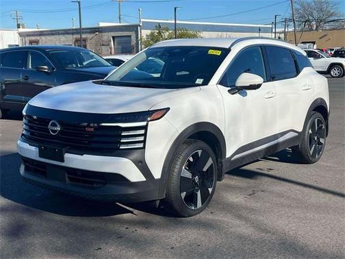 2025 Nissan Kicks SR