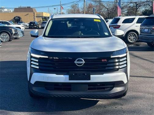 2025 Nissan Kicks SR