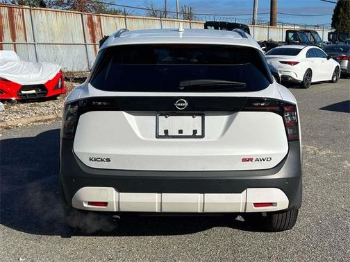 2025 Nissan Kicks SR