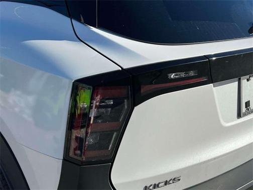 2025 Nissan Kicks SR