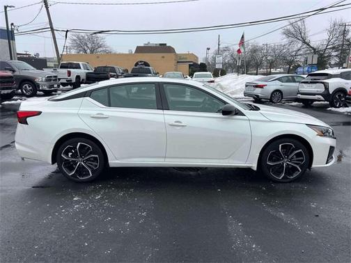 2023 Nissan Altima 2.5 SR