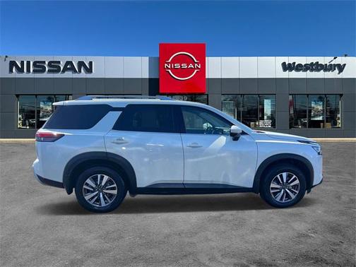 2022 Nissan Pathfinder SL 4WD