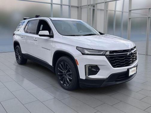 Summit White 2023 Chevrolet Traverse RS